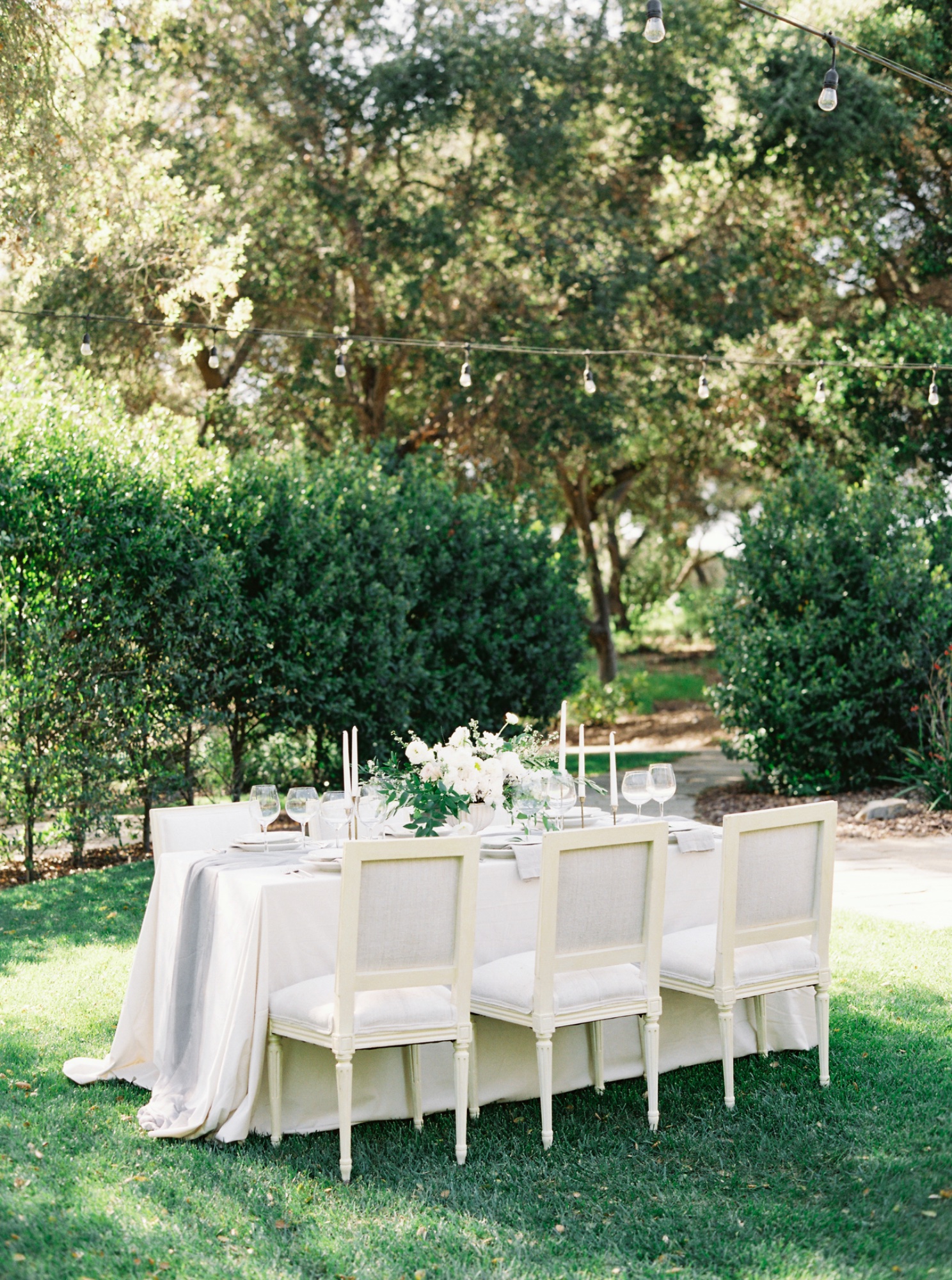 Mountain view wedding table